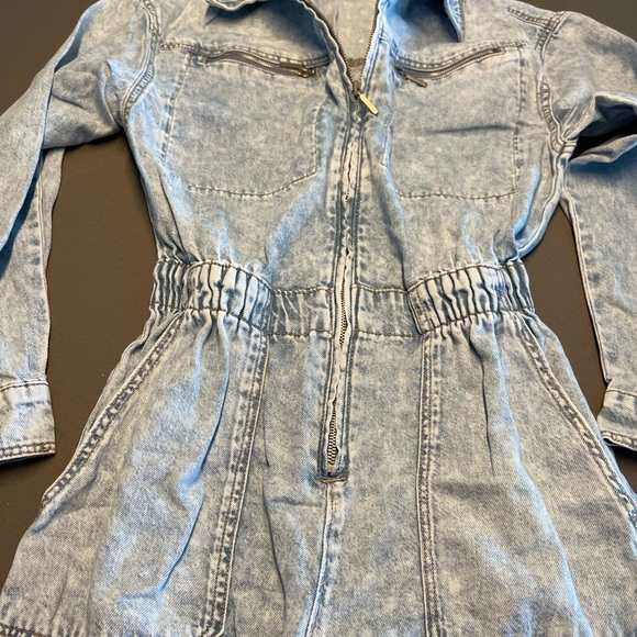 Bershka Bleached denim Jumpsuit with front zipper long sleeves - Picture 16 of 16